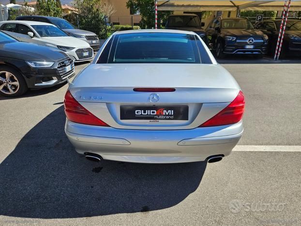 Usata Mercedes SL500 Elegance 306 CV (225 kW) 2002 Argento Cabrio
