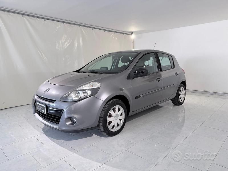 Usata Renault Clio II Dynamique 80 CV (58 kW) 2010 Grigio Berlina