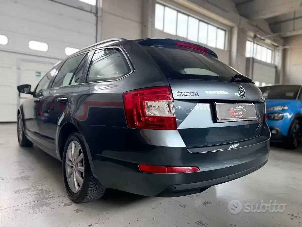 Usata Skoda Octavia G-TEC Active 110 CV (80 kW) 2015 Nero Station wagon