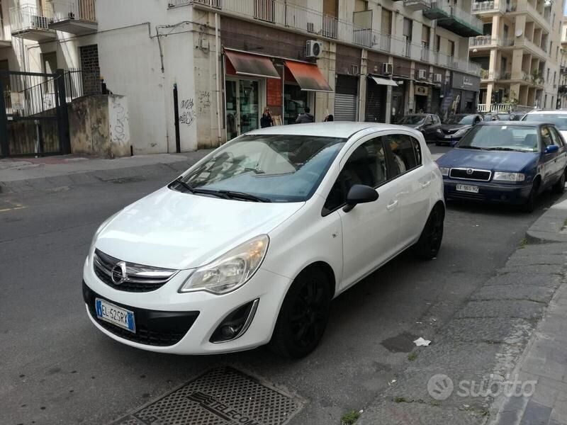 Usata Opel Corsa 86 CV (63 kW) 2012 Bianco Berlina