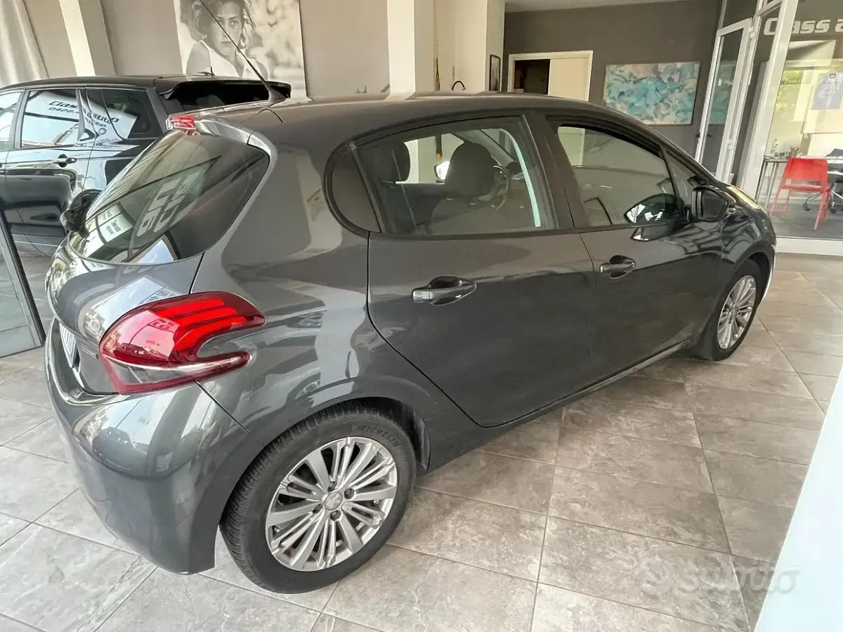 Usata Peugeot 208 Active 75 CV (55 kW) 2016 Grigio Utilitaria