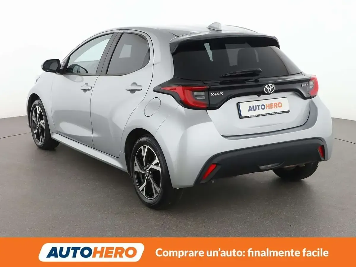 Usata Toyota Yaris Trend 92 CV (67 kW) 2024 Argento Utilitaria