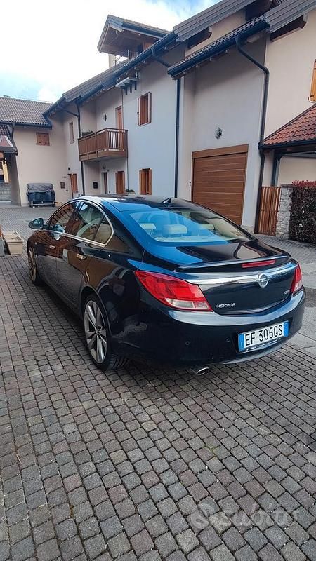 Usata Opel Insignia Cosmo 160 CV (117 kW) 2010 Nero Berlina