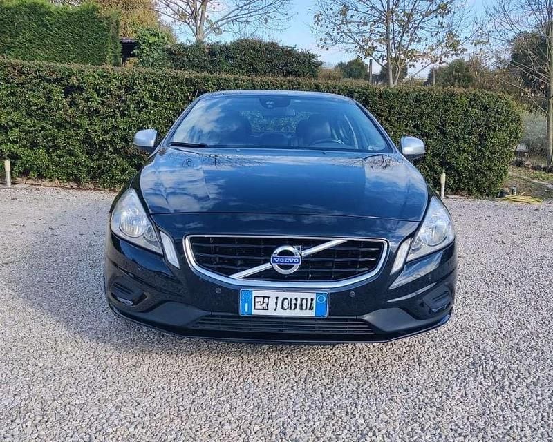 Usata Volvo S60 R-Design 163 CV (119 kW) 2012 Nero Berlina