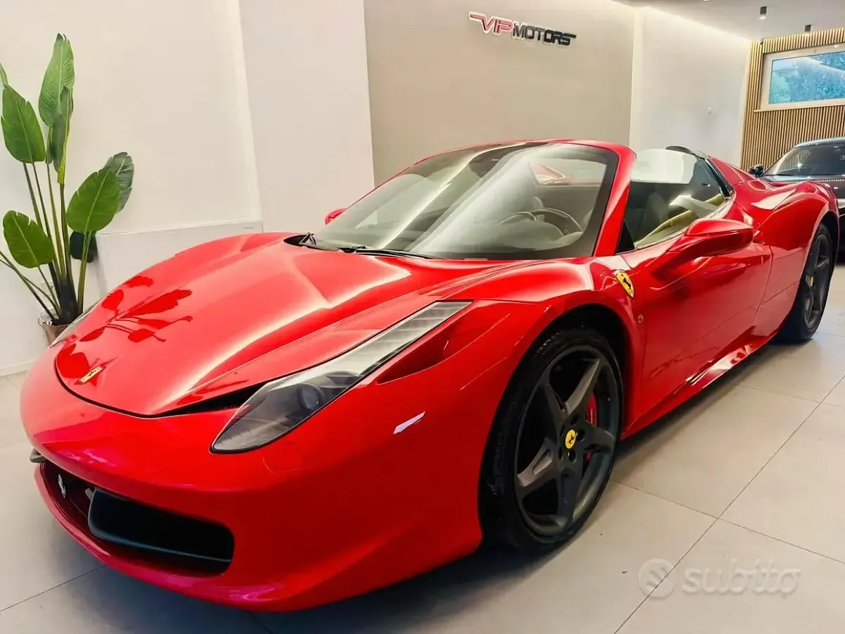 Usata Ferrari 458 566 CV (416 kW) 2012 Rosso Cabrio