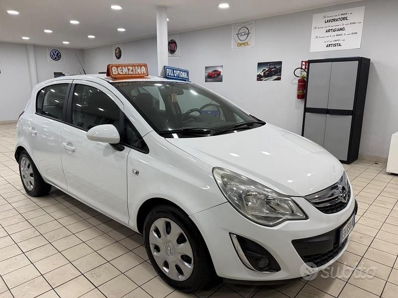 Usata Opel Corsa Cosmo 85 CV (62 kW) 2011 Bianco Utilitaria