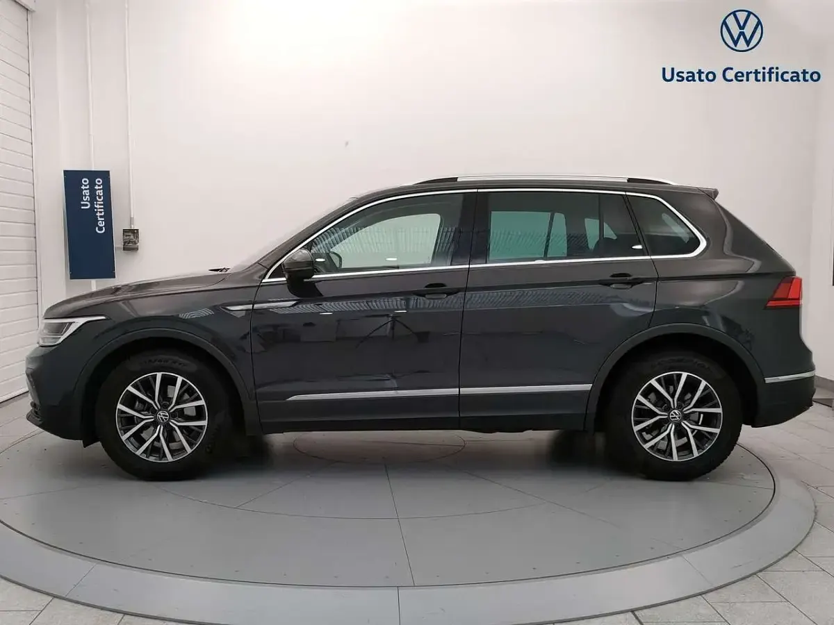 Usata VW Tiguan Life 122 CV (89 kW) 2023 Grigio SUV