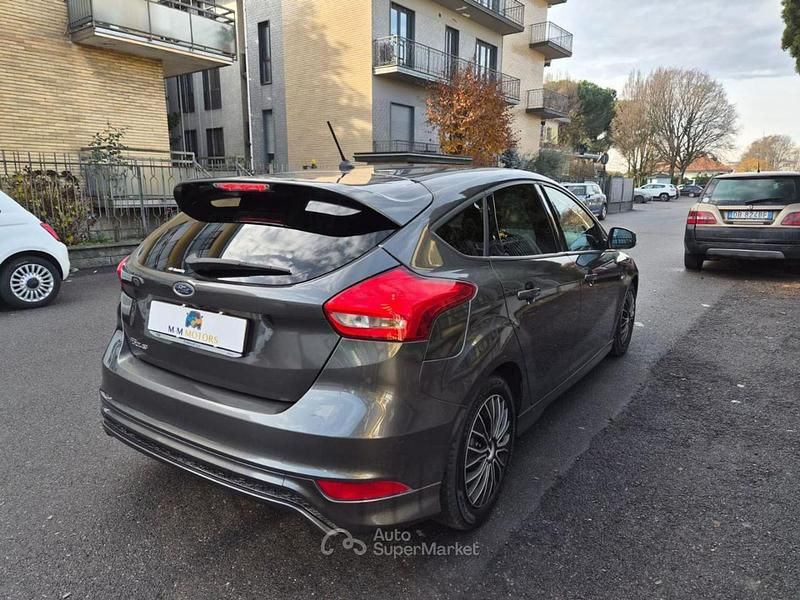 Usata Ford Focus ST-Line 120 CV (88 kW) 2017 Grigio Berlina