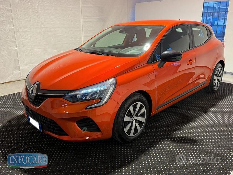 Usata Renault Clio V Equilibre 65 CV (47 kW) 2023 Orange metallizzato Berlina