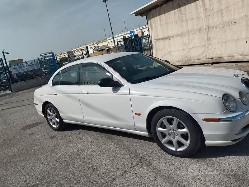 Usata Jaguar S-Type S 298 CV (219 kW) 2002 Bianco Berlina