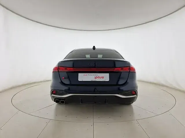 Nuova Audi A5 Sportback Edition .1 204 CV (150 kW) 2025 Blu firmamento metallizzato Utilitaria