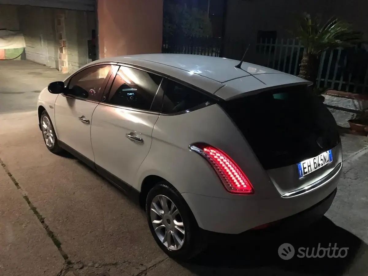 Usata Lancia Delta 120 CV (88 kW) 2011 Bianco Utilitaria