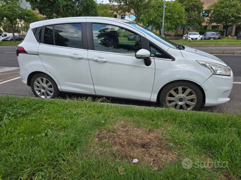 Usata Ford B-MAX 90 CV (66 kW) 2014 Bianco Monovolume