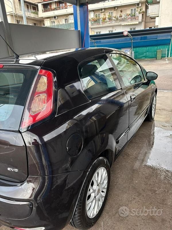 Usata Fiat Punto 75 CV (55 kW) 2010 Nero Berlina