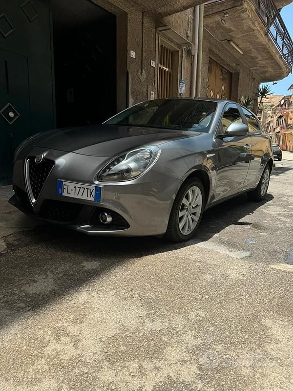 Usata Alfa Romeo Giulietta 120 CV (88 kW) 2016 Grigio Berlina