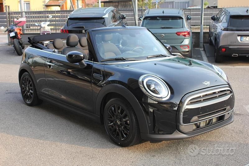 Usata Mini One Cabriolet 102 CV (75 kW) 2021 Nero Cabrio