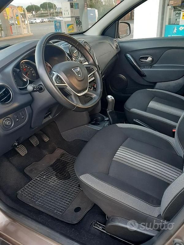 Usata Dacia Sandero 90 CV (66 kW) 2018 Marrone Berlina