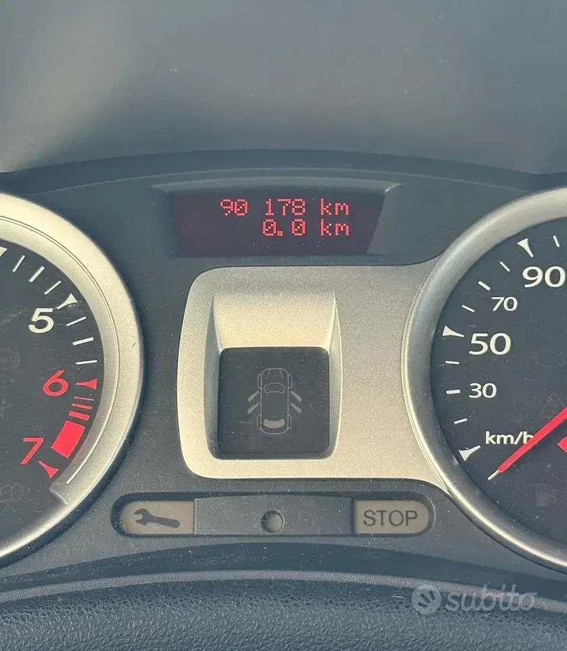 Usata Renault Clio II Dynamique 75 CV (55 kW) 2010 Grigio Berlina