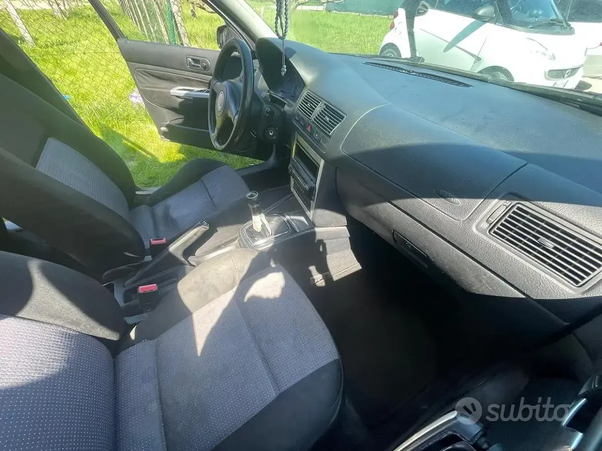 Usata VW Golf IV 101 CV (74 kW) 2003 Nero Berlina