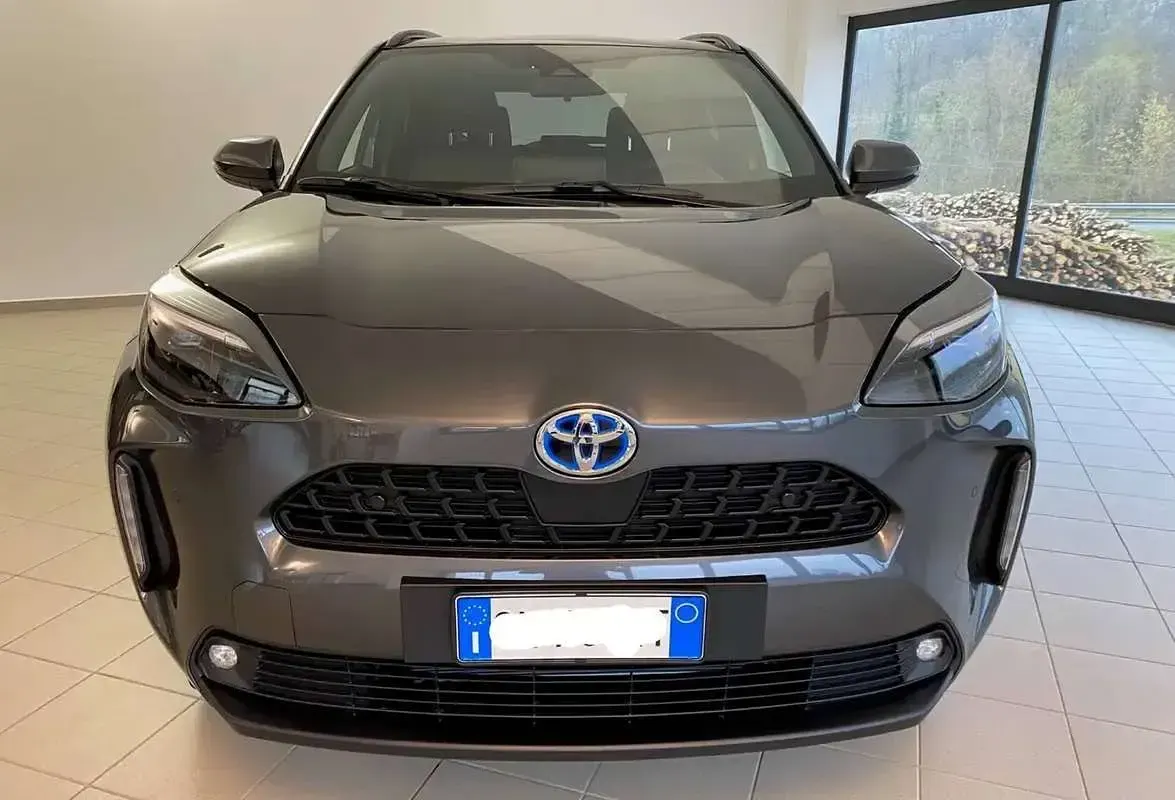 Usata Toyota Yaris Cross Trend 92 CV (67 kW) 2023 Grigio SUV