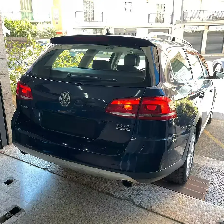 Usata VW Passat 177 CV (130 kW) 2014 Blu Station wagon
