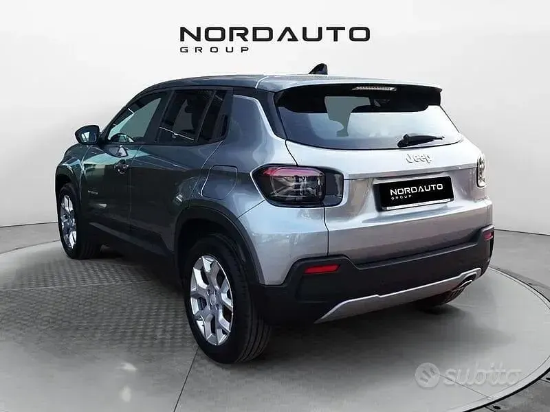 Usata Jeep Avenger Longitude 100 CV (73 kW) 2023 Grigio SUV