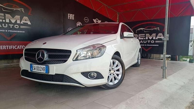 Bianco Usata 2014 Mercedes A160 Premium Tre volumi | 14.500 € (Cara) - Immagine 1/4