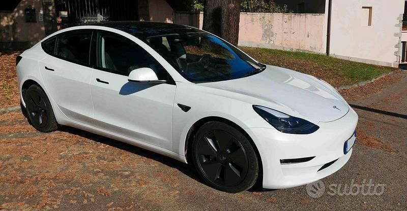 Usata 2021 Tesla Model 3 Tre volumi | 33.000 € (Cara) - Immagine 1/4