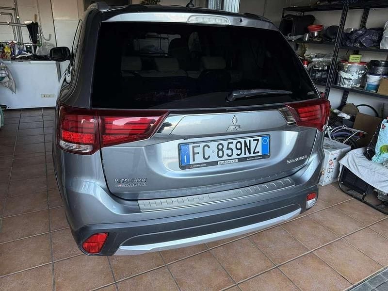 Usata 2015 Mitsubishi Outlander Instyle SUV | 12.500 € (Cara) - Immagine 1/4