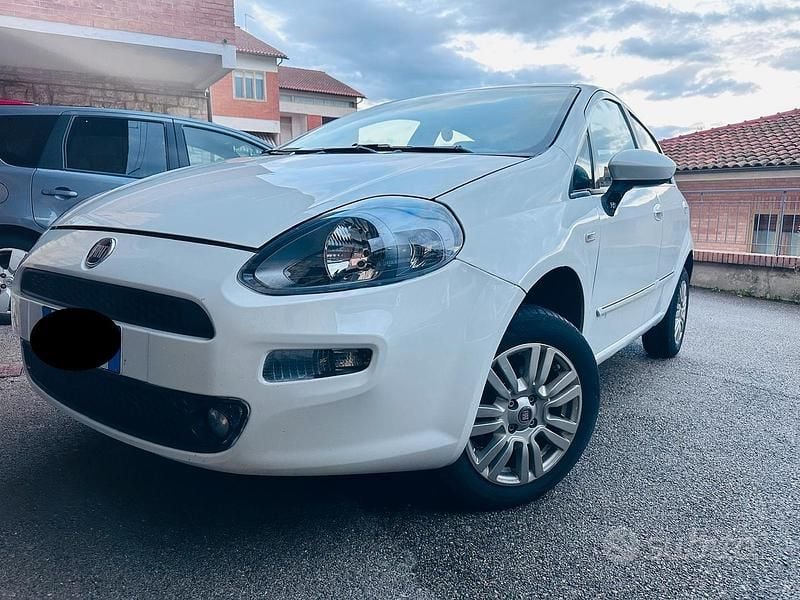Usata Fiat Grande Punto 77 CV (56 kW) 2015 Bianco Utilitaria