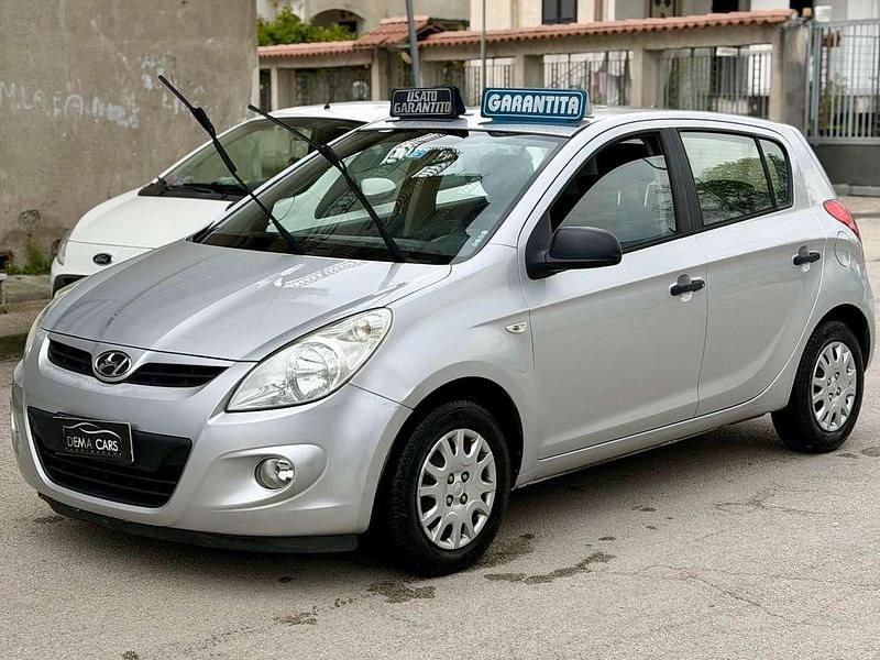 Usata Hyundai i20 77 CV (56 kW) 2009 Argento Utilitaria