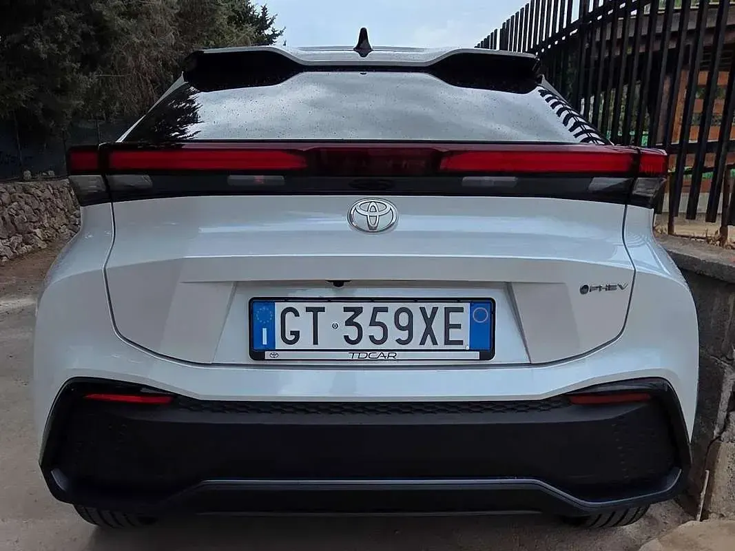 Usata Toyota C-HR Lounge 152 CV (111 kW) 2024 Bianco SUV