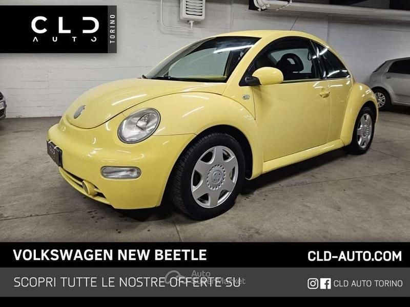 Usata VW New Beetle 90 CV (66 kW) 2000 Giallo Utilitaria