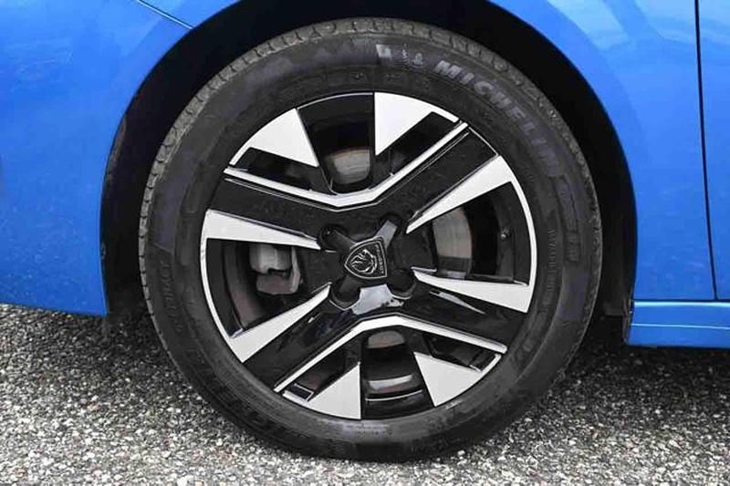 Usata Peugeot 208 Allure 101 CV (74 kW) 2024 Blu Utilitaria