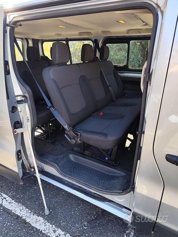 Begagnad Renault Trafic 150 HK (110 kW) 2023 Silver Minibuss