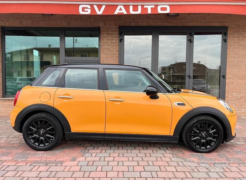 Usata Mini ONE 102 CV (75 kW) 2016 Arancione Utilitaria