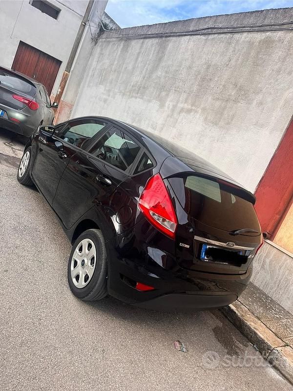 Usata Ford Fiesta 90 CV (66 kW) 2009 Nero Utilitaria