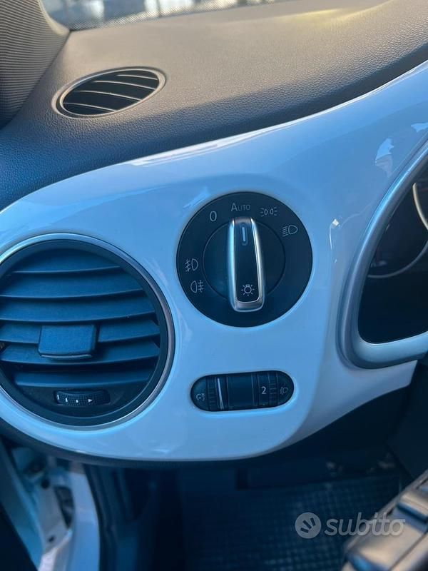 Usata VW Beetle 110 CV (80 kW) 2014 Bianco Utilitaria