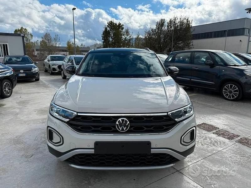 Beige Nuova 2025 VW T-Roc Edition SUV | 29.900 € (Buon prezzo) - Immagine 1/4