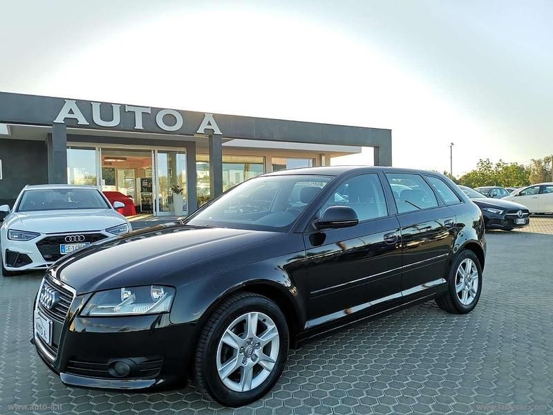 Nero Usata 2010 Audi A3 Ambition Tre volumi | 7700 € (Molto cara) - Immagine 1/4
