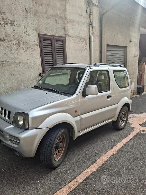 Usata Suzuki Jimny 85 CV (62 kW) 2007 Grigio SUV
