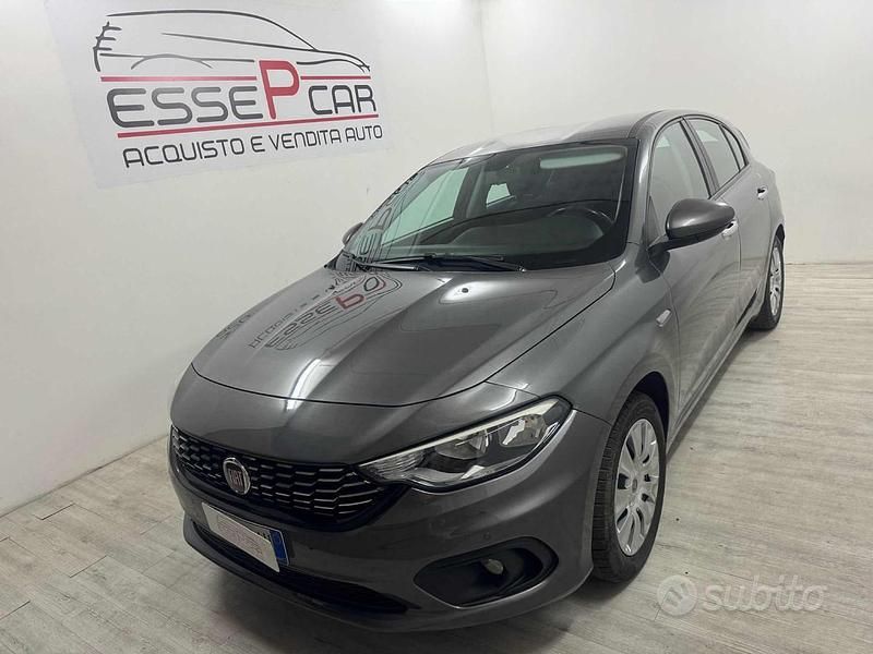 Grigio Usata 2016 Fiat Tipo Lounge Tre volumi | 6700 € (Buon prezzo) - Immagine 1/4