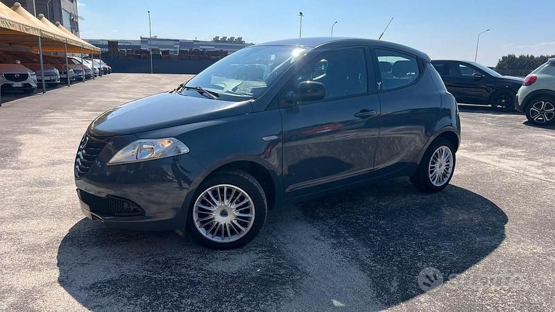 Usata Lancia Ypsilon Silver 69 CV (50 kW) 2014 Grigio Utilitaria