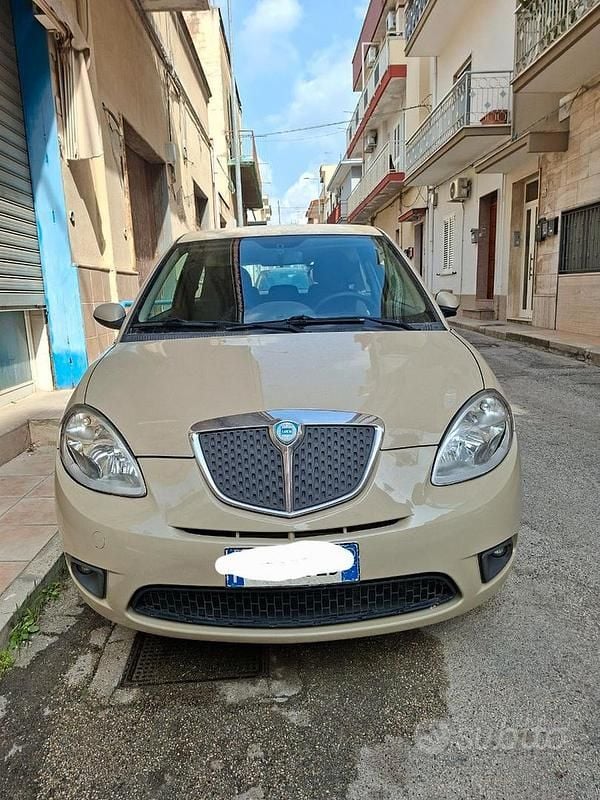 Usata Lancia Ypsilon 95 CV (69 kW) 2012 Marrone Utilitaria