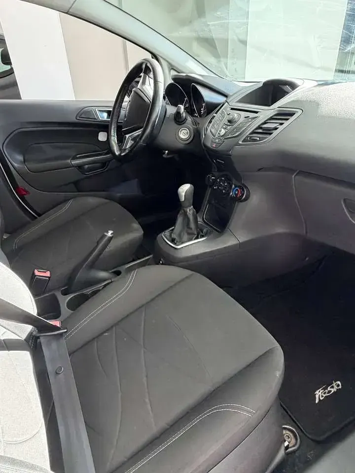 Usata Ford Fiesta Titanium 60 CV (44 kW) 2013 Bianco Berlina