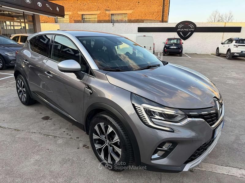 Usata Renault Captur Techno 91 CV (66 kW) 2024 Grigio SUV