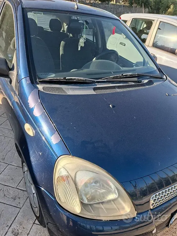 Usata Toyota Yaris 75 CV (55 kW) 2002 Bluazzurro Berlina