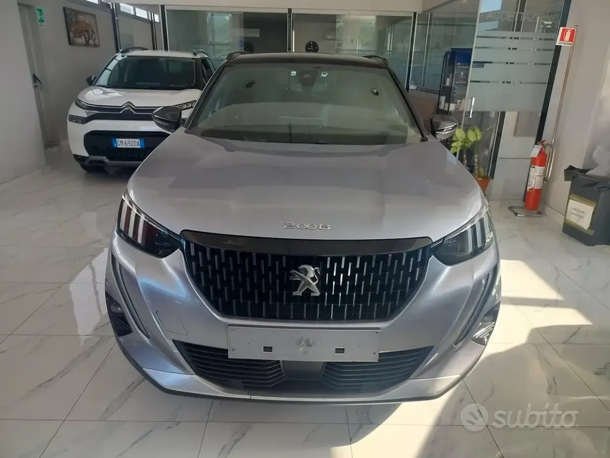 Käytetty Peugeot 2008 GT-line 102 HP (75 kW) 2020 Harmaa Katumaasturi