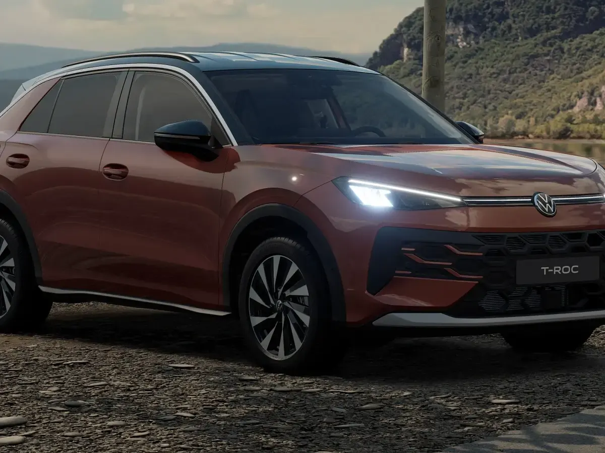 Nuova VW T-Roc Life 115 CV (84 kW) 2026 Flame red metallizzato nero SUV
