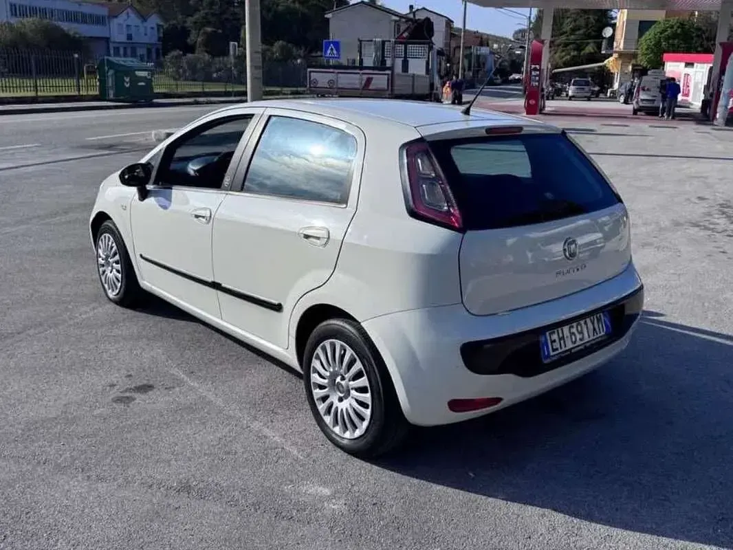 Usata Fiat Punto Evo Active 75 CV (55 kW) 2011 Bianco Utilitaria